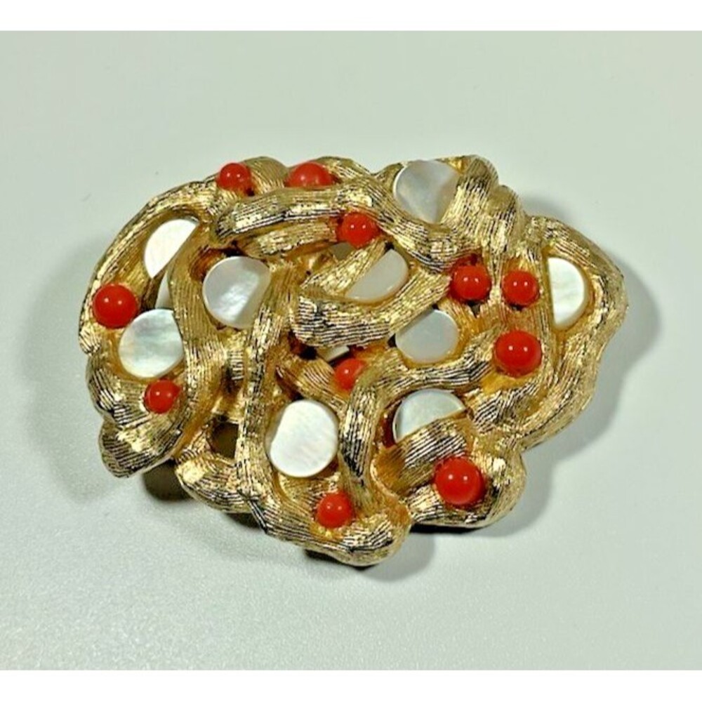 Vtg Sarah Coventry Brooch Pin Mother of Pearl Coral Beads Gold Cluster MCM 1959